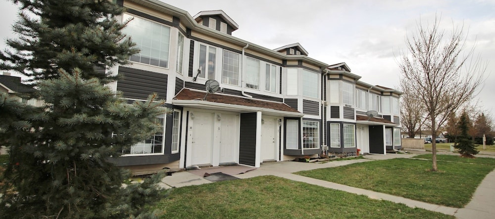Executive Private Suites Near Calgary, Стратмор — фото 1