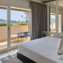 Baia di Chia Resort Sardinia, Curio Collection by Hilton, 多穆斯德玛丽亚 — 照片 5