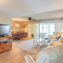 Pool Access & Lanai: Riverfront Welaka Condo!, 韦拉卡 — 照片 2