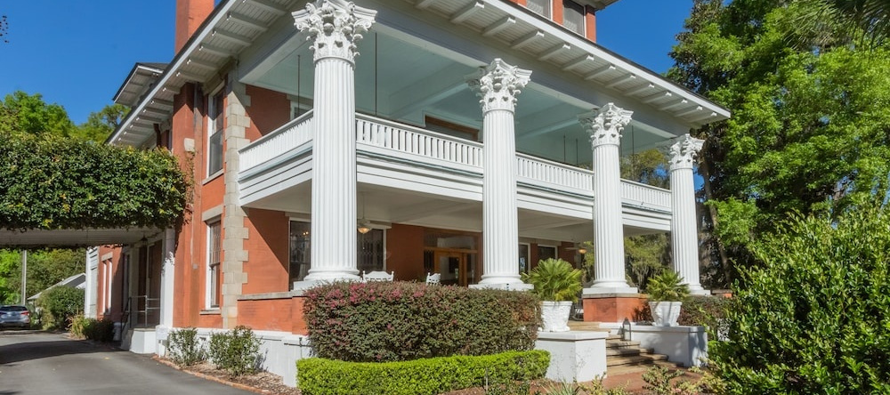 Herlong Mansion Bed & Breakfast, Миканопи — фото 1