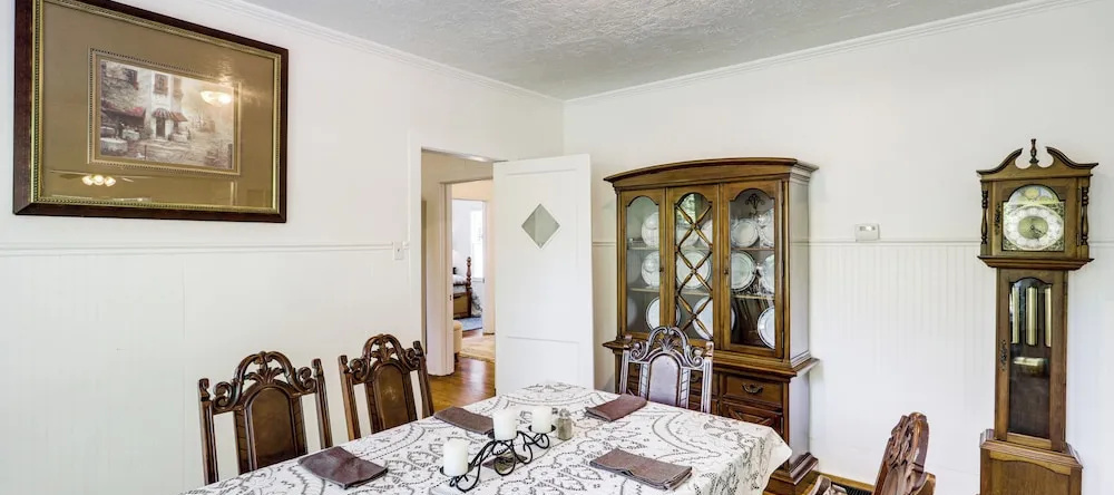 1 Mi to Dtwn! Restored 1930s Brenham Retreat, Brenham — photo 1