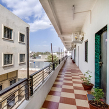 OYO 70104 Hotel 80 City Center, Dhule — photo 2