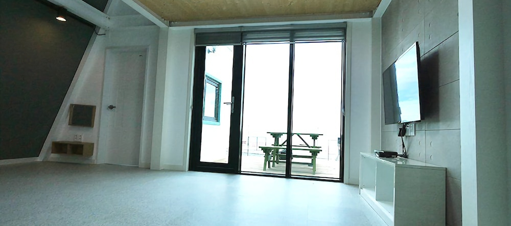 Uljin Seaside Pension, Onjeong-myeon — photo 1