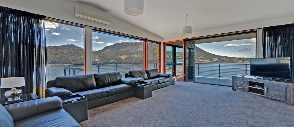 Amazing Unique Five-Star Waterfront Retreat, Brighton — photo 1