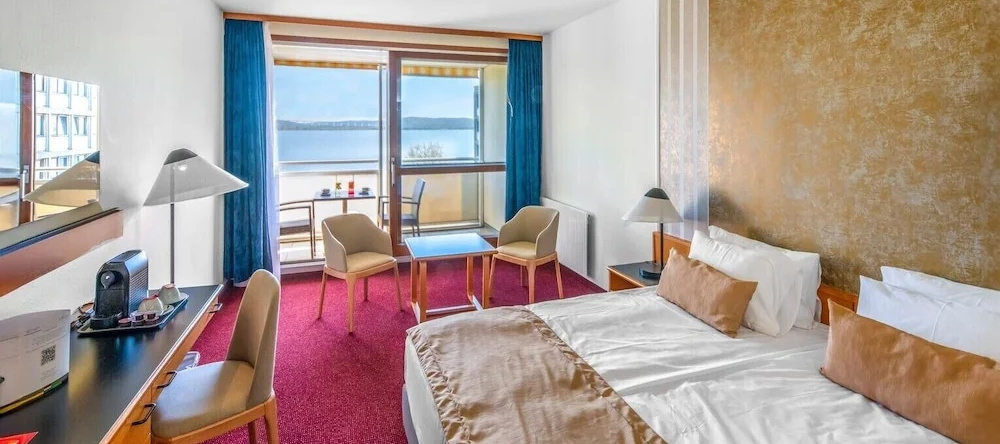 Club Tihany Hotel & Bungalók, Тихани — фото 1