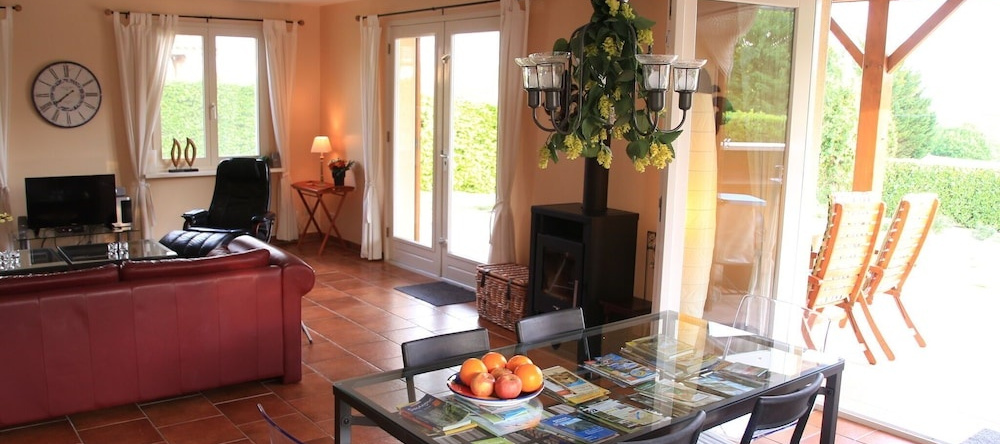 Spaciosu Holiday Home In Sadillac With Swimming Pool, Садийак — фото 1