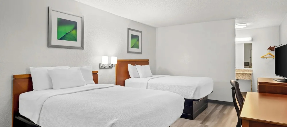 Homestay Inn & Suites, 麦克伦尼 — 照片 1
