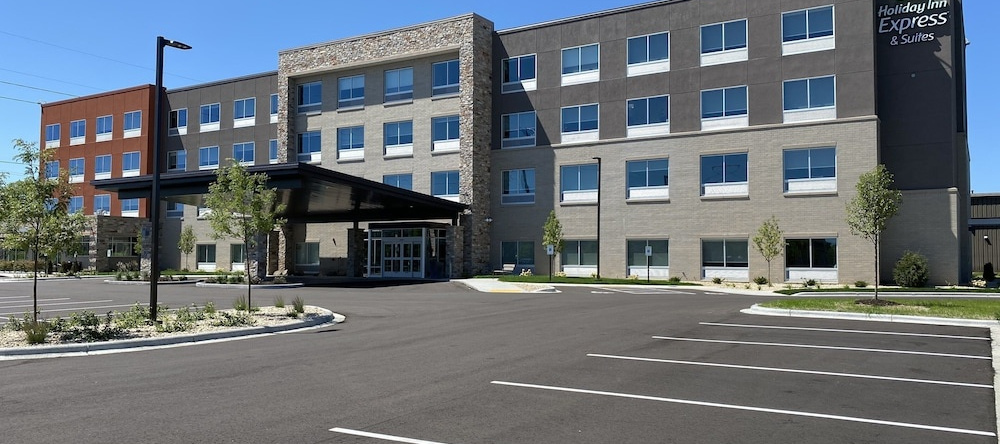 Holiday Inn Express & Suites Madison West Middleton, Миддлтон — фото 1