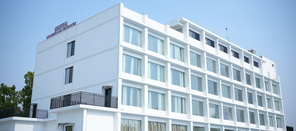 Hotel Makhan Vihar, 安比卡普尔 — 照片 1