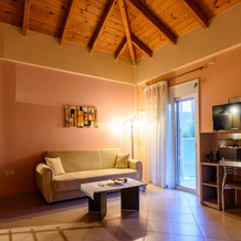 Kyparissia Garden Retreat - Premium Master Suite, Trifylia — photo 2