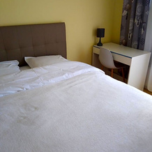 chez Myla chambre avec tv écran plat et salle de bain privative, 布尔日 — 照片 3