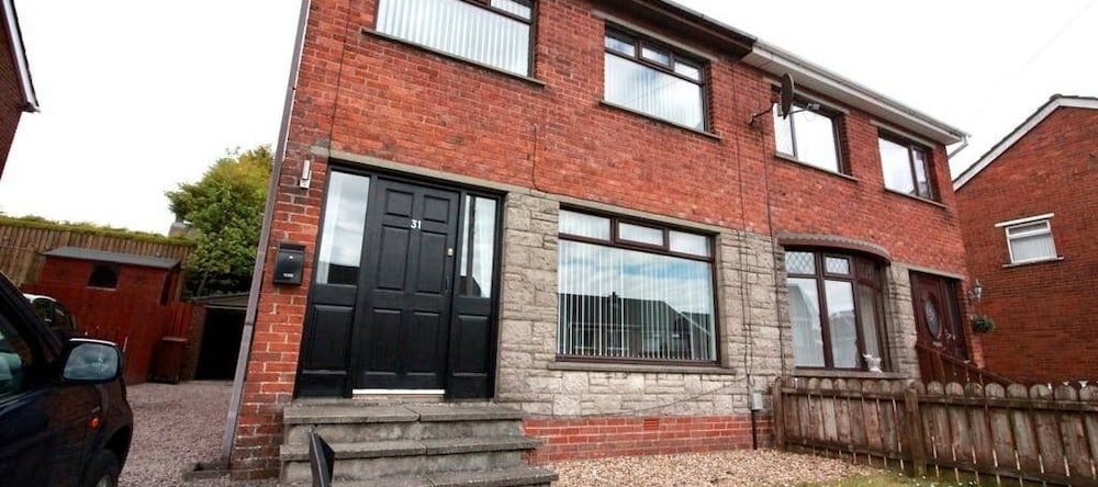 3 bed house in suburbs of Belfast, Newtownabbey — photo 1