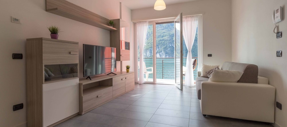Mamma Ciccia Holiday Home - Lake View, Аббадия Лариана — фото 1
