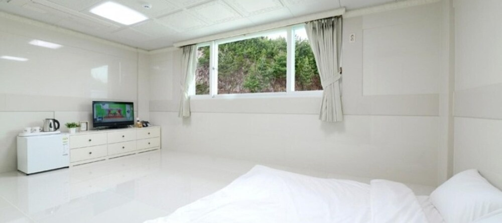 Samcheok Yonghwa Hotel, Geundeok-myeon — photo 1