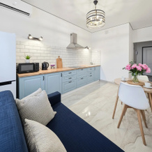 Uyutnyy Tsentr: Garderobnaya i Shkaf Na Chetverykh + Vid s Ptich'yego Poleta Apartments, 克拉斯诺达尔 — 照片 3