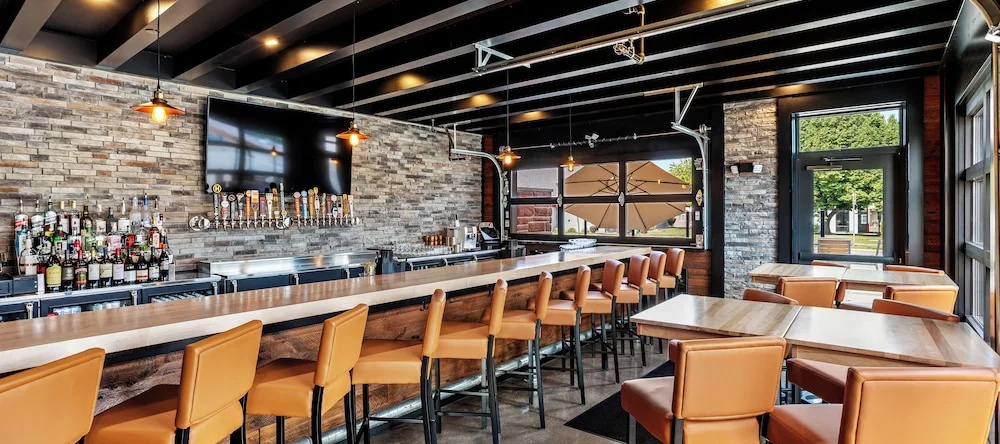 Cobblestone Hotel & Suites - Waukesha/West Milwaukee, Уокешо — фото 1