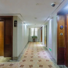 Zhongxiang Fengshuoyuan International Hotel (Zhongbai Plaza Bus Terminal), Цзинмэнь — фото 3