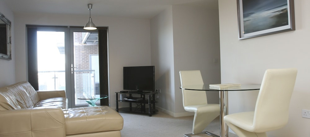2 Bed Modern Apartment-Wilmington Close, 沃特福德 — 照片 1