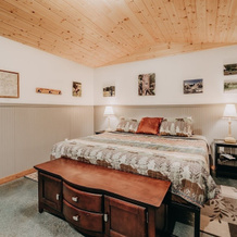 72mf - Rustic - Pets Ok - Sleeps 2 1 Bedroom Cabin by Redawning, Maple Falls — photo 3