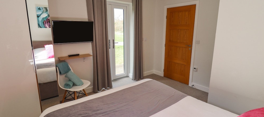 Lily-pad Lodge, Thorpe On The Hill — photo 1