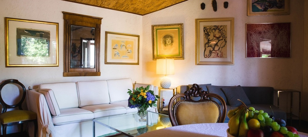 Girandole Garden in Borgo Grotta, 斯戈尼科 — 照片 1