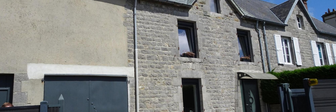 Stone House in Bricqueville Near Sandy Beach, 滨海布里屈维尔 — 照片 1