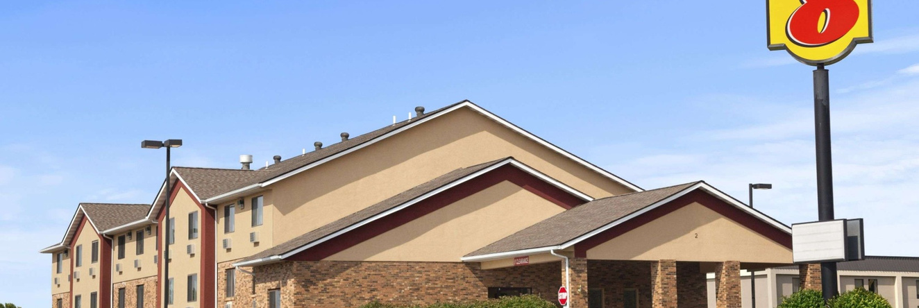 Super 8 by Wyndham Collinsville St. Louis, Collinsville — photo 1