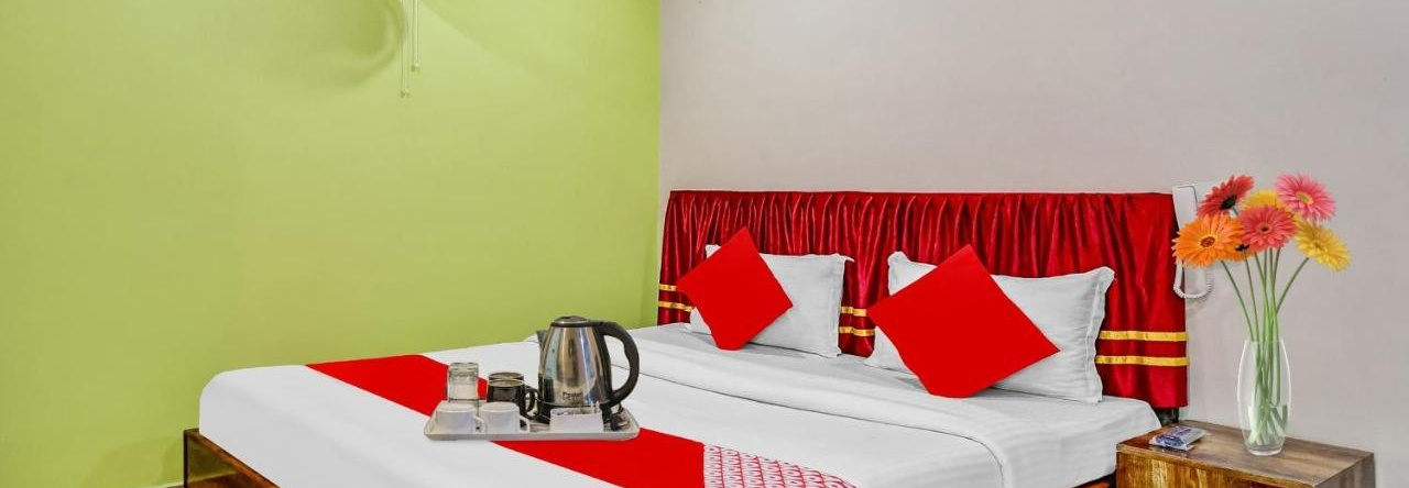OYO 88242 Hotel Deux, 帕尼哈蒂 — 照片 1
