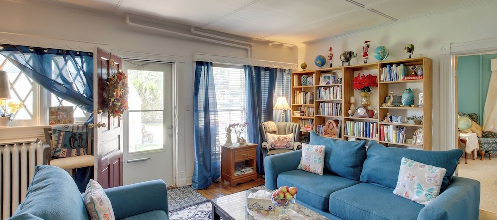 Eclectic Manitowoc Vacation Rental Near Marina!, 马尼托沃克 — 照片 1