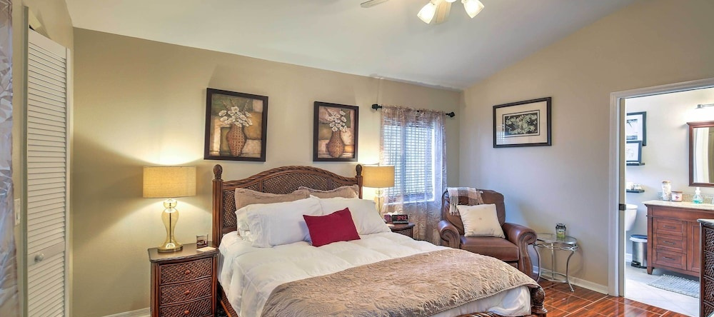 Lakefront Brandon Home w/ Patio & Screened Lanai!, 布兰登 — 照片 1