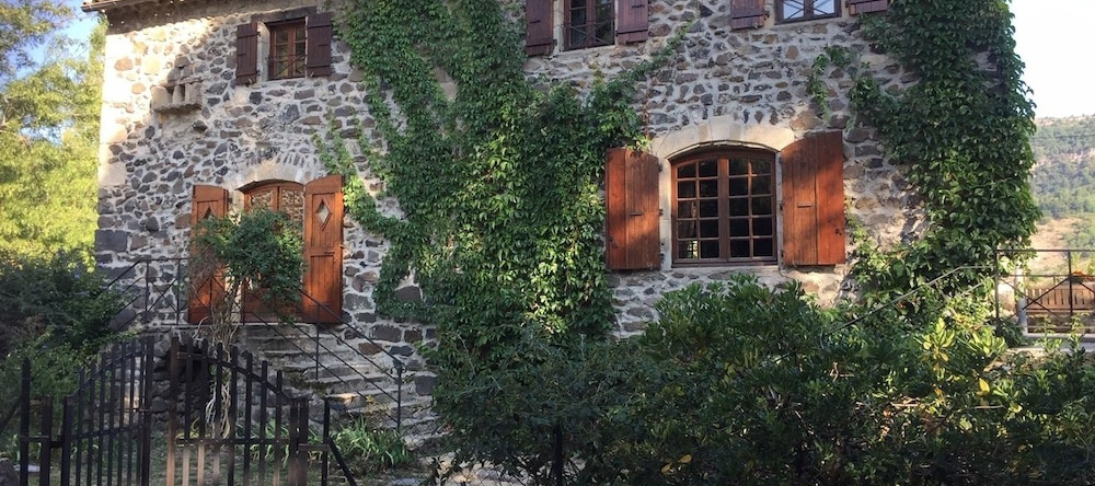House With 4 Bedrooms in Saint-priest, With Enclosed Garden and Wifi, 圣让勒桑特尼耶 — 照片 1