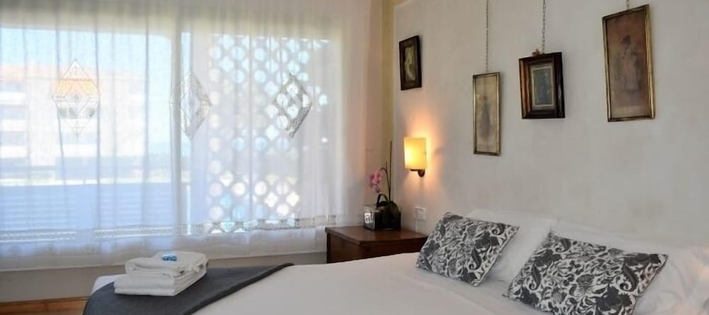 Sanpan Be my Guest Castelldefels, 加瓦 — 照片 1