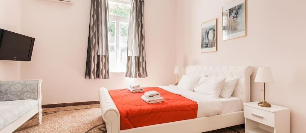 Splendid Full 5Bdr/3Bath/2Kitchens Mansion In Ath, Афины — фото 1