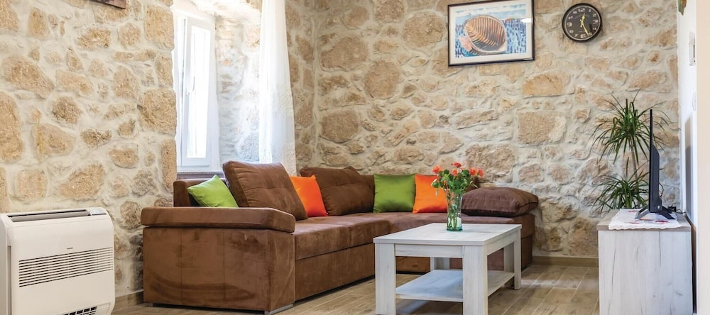 Amazing home in Ploce w/ WiFi and 3 Bedrooms, 巴奇纳 — 照片 1