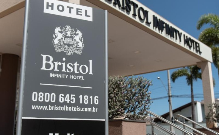 Bristol Infinity Hotel, 里奥克拉罗 — 照片 1