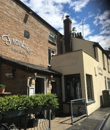 Frankies Wine Bar & Lodge, 迪斯利 — 照片 1