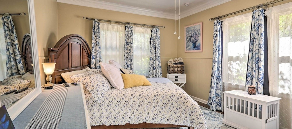 Walk to Midwestern State: Wichita Falls Cottage!, 威奇托福尔斯 — 照片 1