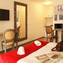 Adonis Aix en Provence, 埃吉耶 — 照片 3