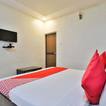Oyo 27633 Hotel Dan, Вапи — фото 4