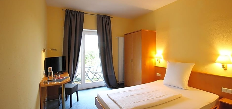 Hotel Berghof, Albersweiler — photo 1