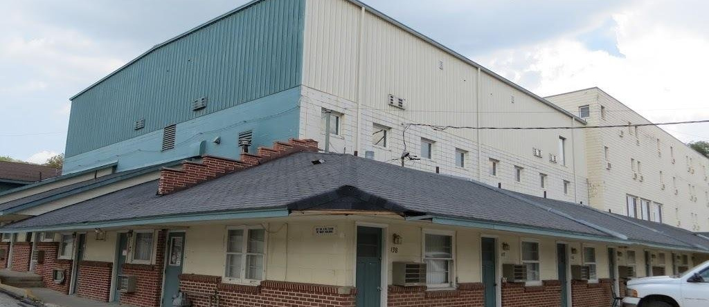 Bluffs Inn & Suites, Decorah — photo 1