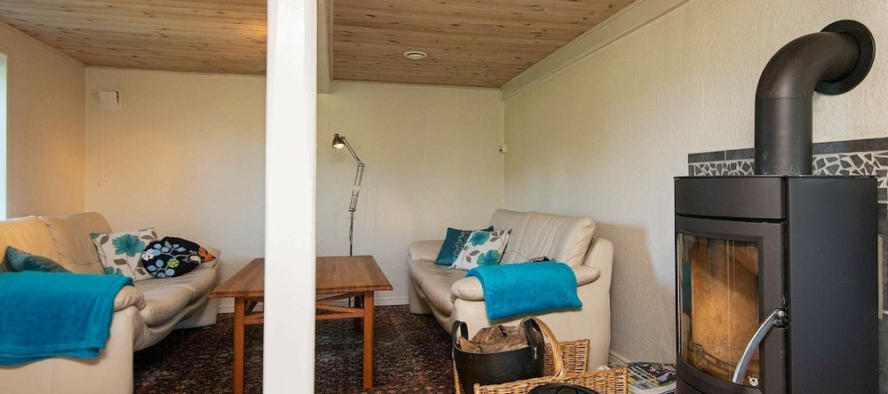 Tranquil Holiday Home In Højer With Sprawling Gardens, Лаколк — фото 1