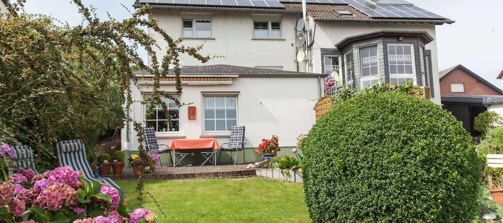 Attractive Apartment In Bettenfeld With Garden, Беттенфельд — фото 1