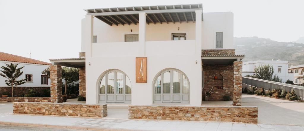 Augustis Suites, Ormos Korthiou — photo 1