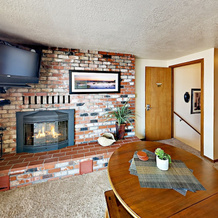 645 N Pacific St Townhouse Unit B 1 Bedroom 1 Bathroom Townhouse, Rockaway Beach — photo 2