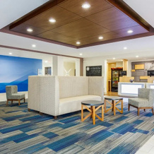 Holiday Inn and Suites Newport News, 纽波特纽斯 — 照片 2