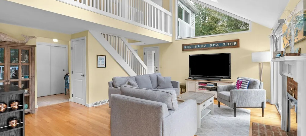 The Endless Summer Hideaway, Mashpee — photo 1