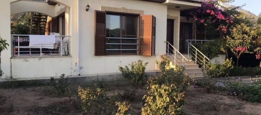 Villa with Private Garden in Karaman, 卡拉曼 — 照片 1