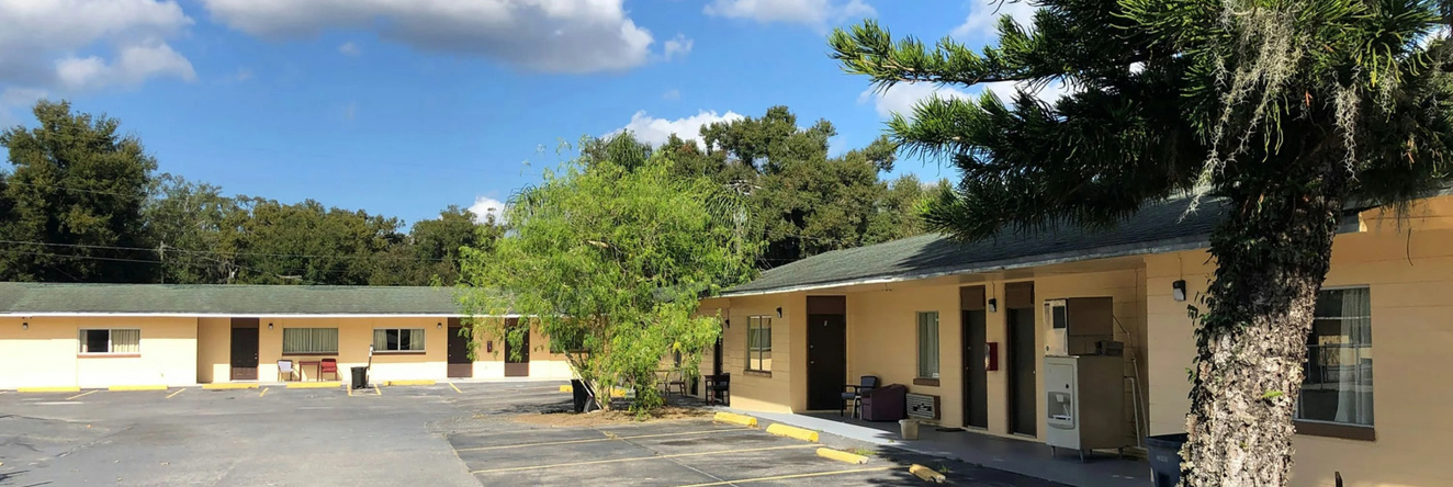 OYO Superior Budget Inn Bartow, 巴尔陶 — 照片 1