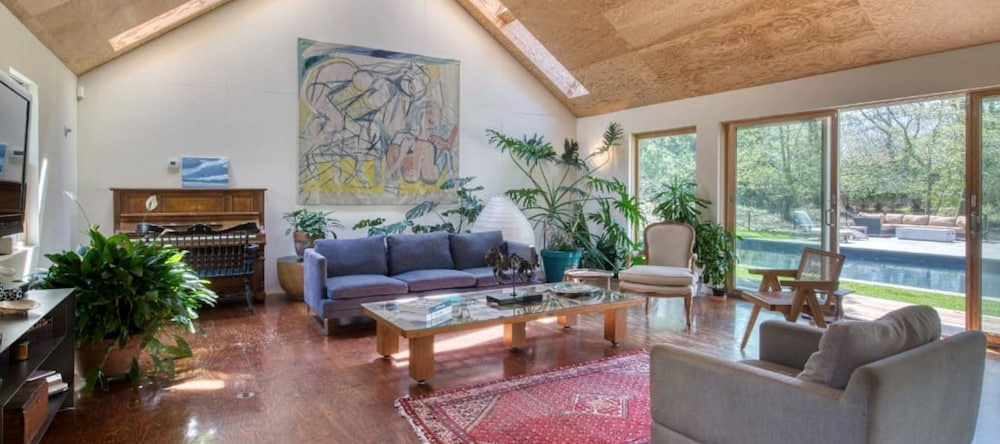 Spacious 5-br 4-bath Pool in East Hamptons, 斯普林斯 — 照片 1